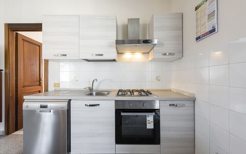 Residenza Garosi: Cabinetry, Håndvask, Bygning, Countertop, Komfur, Køkken, Husholdningsapparat, Tap, Køkken Apparat, Træ