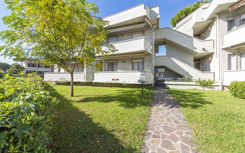 Casa Marina: Plante, Bygning, Ejendom, Himmel, Vindue, Land Lot, Hus, Græs, Vegetationen, Urban Design