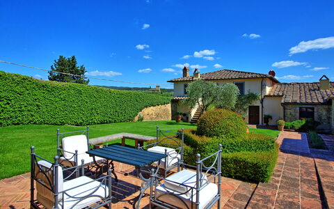 Villa Paneretta: Plante, Himmel, Sky, Ejendom, Bygning, Grøn, Naturlige Landskab, Land Lot, Vindue, Træ