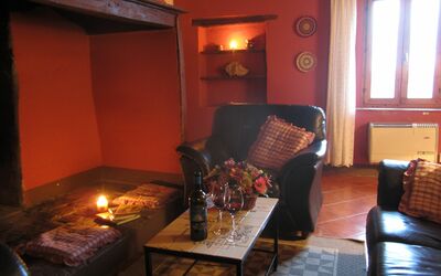 Appartamento Sanchimento: Bygning, Ejendom, Møbel, Bord, Vindue, Stol, Indretning, Træ, Stue, Komfort