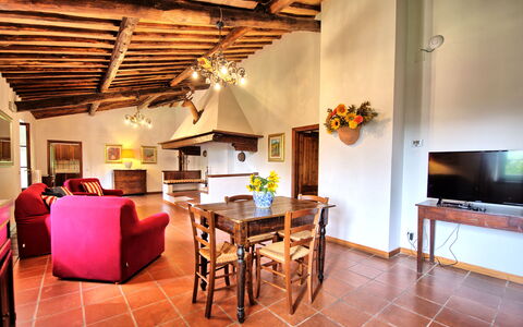 Palazzo Bello: Møbel, Bord, Ejendom, Stol, Træ, Belysning, Indretning, Stueplante, Arkitektur, Stue