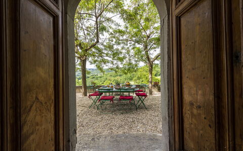 Villa Vigliano: Bygning, Plante, Blad, Træ, Skygge, Arkitektur, Træ, Toner Og Skygger, Landskab, Græs