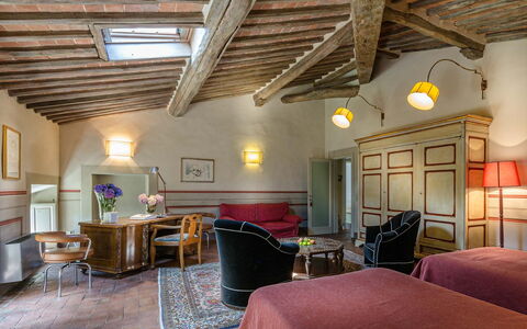 Villa Vorno: Ejendom, Møbel, Billedramme, Bord, Stol, Lampe, Belysning, Træ, Stue, Couch