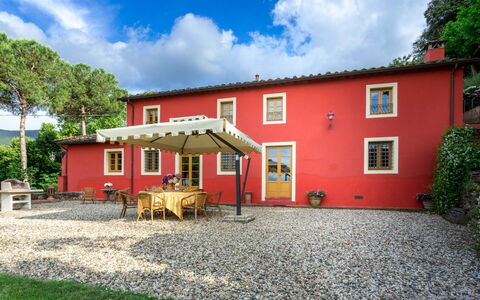 Villa Guamo: Sky, Plante, Himmel, Bygning, Ejendom, Vindue, Træ, Hus, Land Lot, Træ