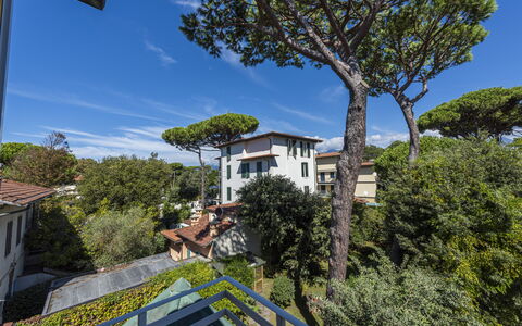 Residenza Morin: Himmel, Sky, Bygning, Daytime, Ejendom, Plante, Vindue, Azure, Botanik, Træ