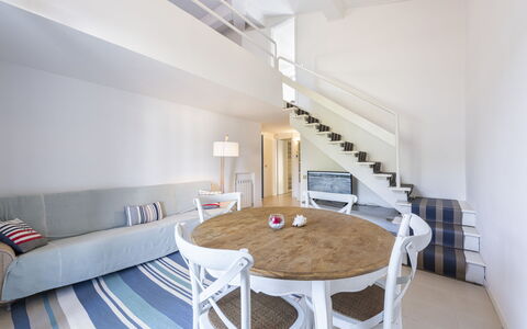 Residenza Morin: Bord, Ejendom, Møbel, Bygning, Træ, Komfort, Indretning, Belysning, Gulvbelægning, Stol