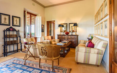 Villa Agnola: Billedramme, Ejendom, Træ, Indretning, Etage, Gulvbelægning, Hårdttræ, Stue, Ejendom, Skuffe