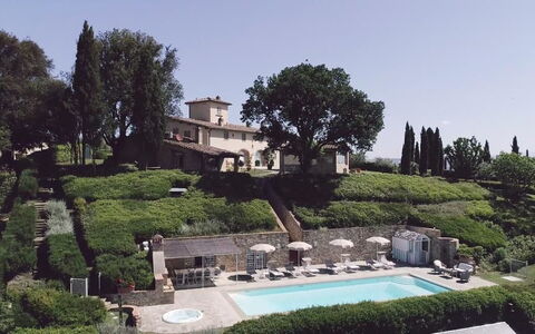 Chianti Fornace 1: Plante, Himmel, Vand, Bygning, Træ, Land Lot, Vindue, Græs, Hus, Boligområde