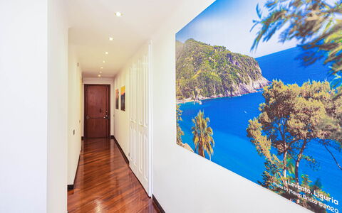 Apartment Fernanda - Levanto: Ejendom, Bygning, Azure, Maling, Plante, Træ, Arkitektur, Indretning, Dør, Kunst