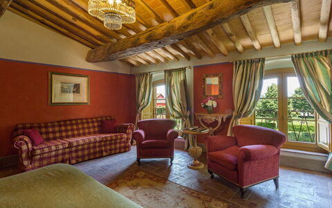 Villa Guasperini: Møbel, Ejendom, Komfort, Træ, Indretning, Belysning, Etage, Billedramme, Stue, Bygning