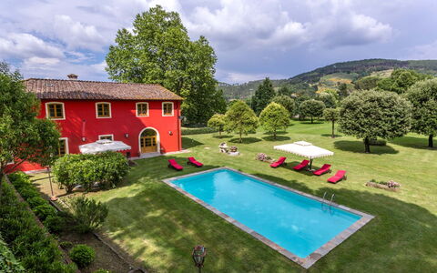 Villa Guasperini: Sky, Bygning, Plante, Himmel, Ejendom, Vindue, Træ, Natur, Hus, Vand