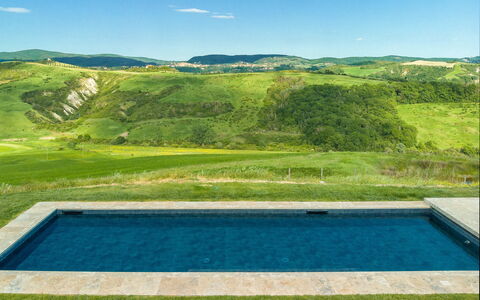 Casa Insieme: Himmel, Vand, Sky, Vandressourcer, Ejendom, Grøn, Blå, Plante, Rektangel, Svømmepøl