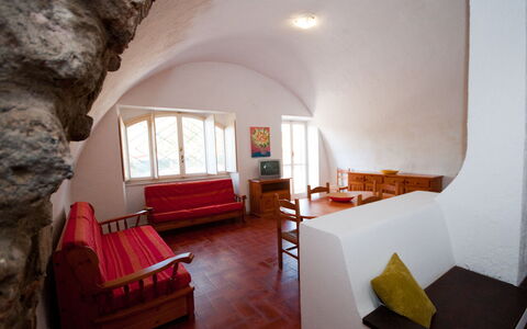 Holiday Home Giannella: Møbel, Vindue, Couch, Bord, Bygning, Træ, Komfort, Belysning, Indretning, Etage