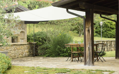 Villa San Leo: Plante, Bord, Ejendom, Plantesamfund, Natur, Skygge, Bygning, Udendørs Bord, Land Lot, Arkitektur