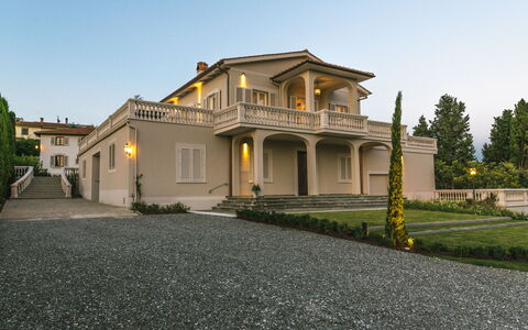 Le Due Ville: Himmel, Plante, Bygning, Ejendom, Vindue, Træ, Hus, Dør, Facade, Vejbelægning