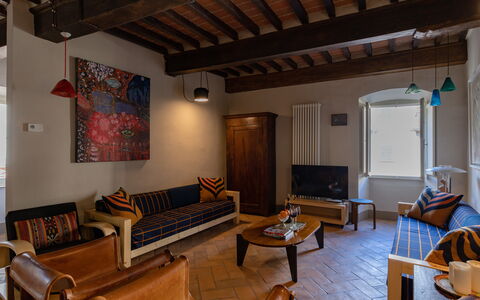 Appartamento Palei: Billedramme, Ejendom, Møbel, Bygning, Couch, Træ, Bord, Stue, Indretning, Television