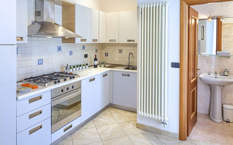 Apartments Mafalda - Levanto: Cabinetry, Ejendom, Møbel, Countertop, Håndvask, Køkken Apparat, Komfur, Badeværelse, Tap