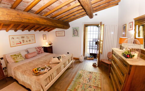 Le Piane: Ejendom, Møbel, Billedramme, Bord, Bygning, Vindue, Couch, Indretning, Træ, Belysning