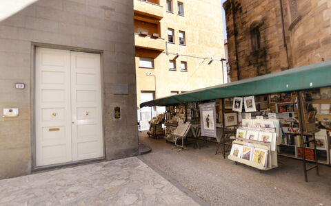 Sui Tetti Di Lucca: Ejendom, Bygning, Vejbelægning, Kvarter, Dør, Vindue, Facade, City, Fortov, Vej