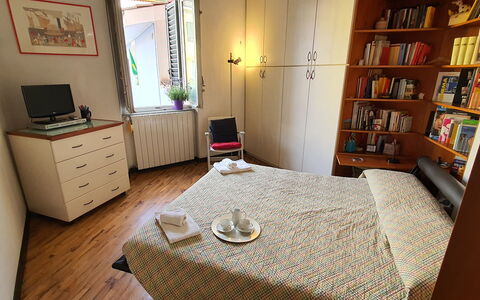 Lucida: Møbel, Billedramme, Reol, Bord, Komfort, Træ, Belysning, Bygning, Indretning, Cabinetry