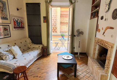 Lucida: Bord, Møbel, Billedramme, Ejendom, Træ, Azure, Stol, Indretning, Etage, Komfort