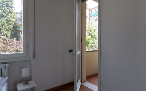 Novoli Suite Apartment: Bygning, Vindue, Træ, Dør, Skygge, Etage, Hårdttræ, Træ