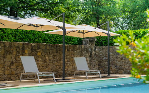 Villa Sant'anna: Vand, Plante, Møbel, Ejendom, Paraply, Svømmepøl, Skygge, Træ, Udendørs Møbler, Stol