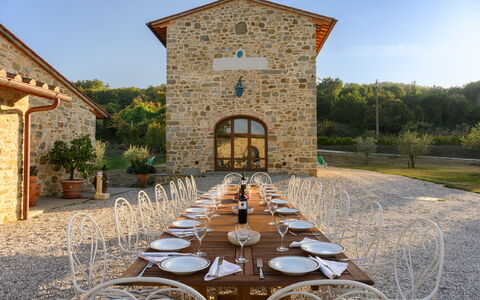 Villa Campestri: Himmel, Plante, Ejendom, Bord, Bygning, Stol, Arkitektur, Træ, Hus, Landskab