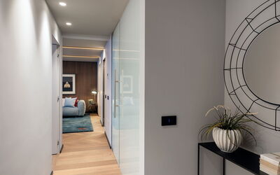 Arts & Crafts Apartments: Komfort, Træ, Indretning, Hal, Bygning, Gulvbelægning, Etage, Plante, Ejendom