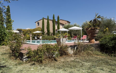 Villa Cevoli: Plante, Himmel, Plantesamfund, Bygning, Land Lot, Hus, Telt, Træ, Boligområde, Landskab