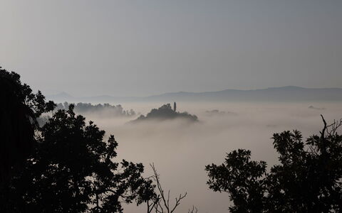 Villa La Cicogna Tuscany: Atmosfære, Himmel, Sky, Træ, Naturlige Landskab, Afdeling, Bjerg, Krop Af Vand, Atmosfaeretryk Fænomen
