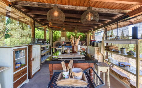 Villa Pancole: Ejendom, Bord, Møbel, Couch, Træ, Indretning, Arkitektur, Stue, Bygning, Plante