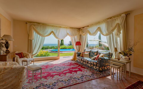 La Quiete: Plante, Ejendom, Møbel, Bygning, Vindue, Dekoration, Komfort, Textile, Hus, Stol