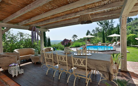 La Quiete: Plante, Ejendom, Bord, Stol, Skygge, Indretning, Udendørs Møbler, Træ, Blomsterkrukke, Fritid