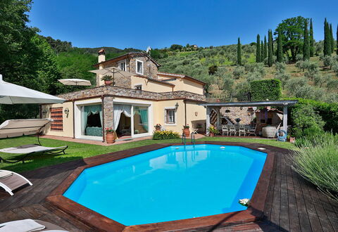 La Quiete: Vand, Himmel, Plante, Bygning, Ejendom, Svømmepøl, Natur, Azure, Stol, Træ