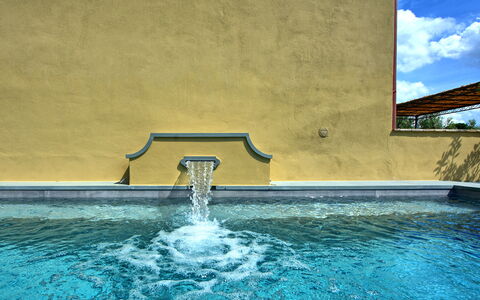 Casa Lionardo: Vand, Blå, Svømmepøl, Sky, Himmel, Rektangel, Fritid, Landskab