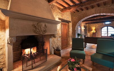 Casa Tettoia: Stue, Træ, Bygning, Etage, Hearth, Ejendom, Gas, Hårdttræ, Gulvbelægning, Plante