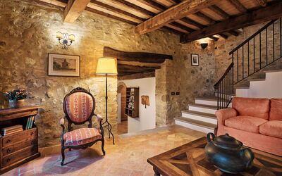 Casa Torre: Møbel, Bord, Træ, Bygning, Indretning, Stue, Etage, Cabinetry, Skuffe, Gulvbelægning