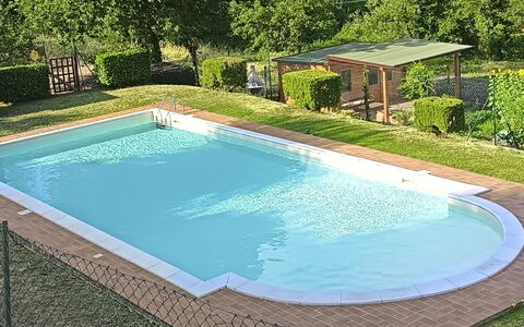 La Casa nel Borgo: Blå, Svømmepøl, Kompositmateriale, Udvej, Skygge, Eco Hotel, Water Feature, Hacienda, Landscaping, Thermae