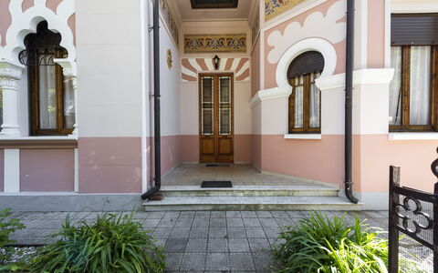 Villa Marconi: Plante, Ejendom, Bygning, Vindue, Dør, Ejendom, Facade, Symmetry, Kolonne, Hus