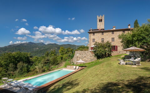 San Tommaso: Himmel, Sky, Plante, Bygning, Ejendom, Vand, Azure, Naturlige Landskab, Træ, Svømmepøl