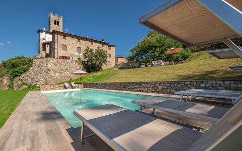 San Tommaso: Bygning, Himmel, Ejendom, Plante, Azure, Skygge, Træ, Arkitektur, Udendørs Møbler, Fritid