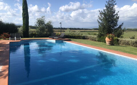 Il Campanile: Vand, Sky, Himmel, Daytime, Vandressourcer, Plante, Svømmepøl, Natur, Azure, Rektangel