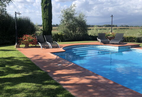 Il Campanile: Sky, Vand, Himmel, Plante, Daytime, Ejendom, Træ, Skygge, Arkitektur, Naturlige Landskab