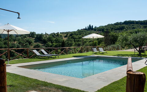 Casa San Piero: Vand, Ejendom, Plante, Svømmepøl, Himmel, Azure, Træ, Skygge, Krop Af Vand, Land Lot