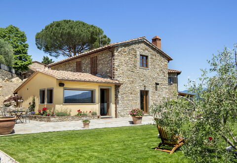 Casa San Piero: Himmel, Plante, Bygning, Ejendom, Vindue, Træ, Hus, Dør, Græs, Sommerhus