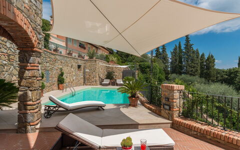 Villa Vico: Plante, Ejendom, Bygning, Vand, Azure, Skygge, Indretning, Udendørs Møbler, Arkitektur, Stol