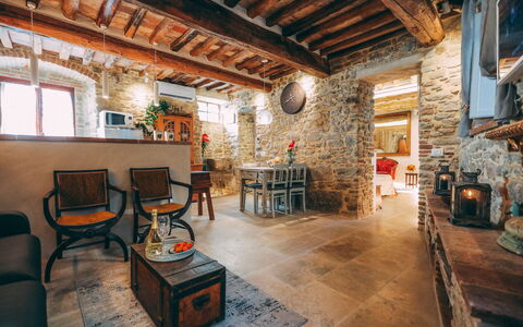 Casa San Valentino: Møbel, Bord, Indretning, Vindue, Arkitektur, Gulvbelægning, Træ, Bygning, Etage, Stol