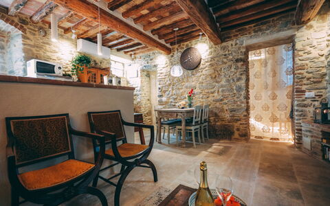 Casa San Valentino: Møbel, Ejendom, Bord, Couch, Træ, Stol, Indretning, Etage, Gulvbelægning, Bygning