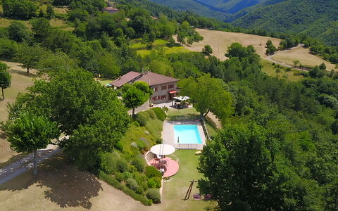 Villa Renaccio: Vandressourcer, Naturlige Landskab, Træ, Bygning, Land Lot, Plante, Vegetationen, Græs, Urban Design, Landdistrikt